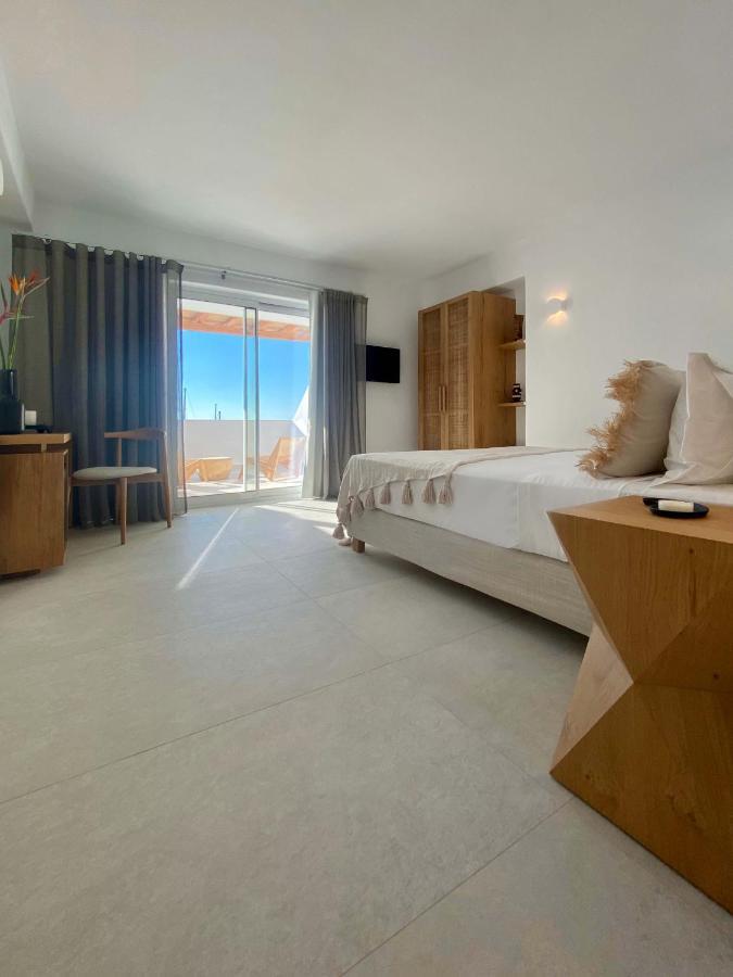 Calistus Mykonos *
